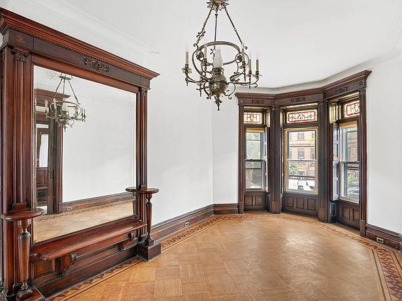 2nd image of 304 Park Pl