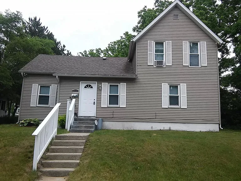 916 N Hill St — Photo 1