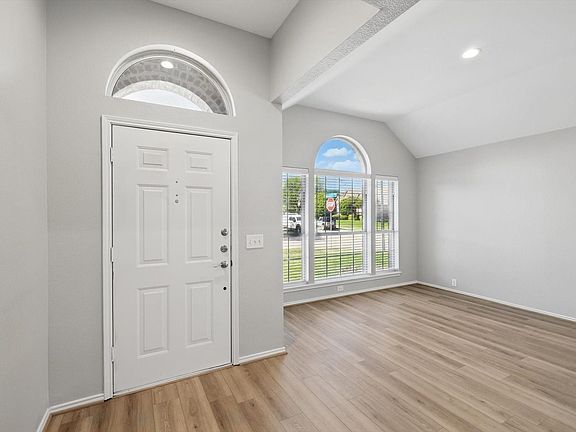 3rd image of 10808 Merlot Ct