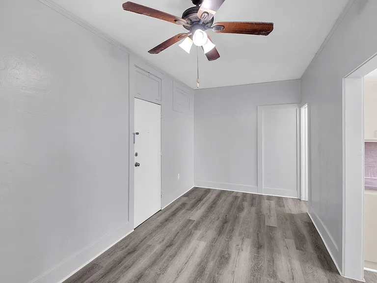 67 Glen Royal Pkwy #2 — Photo 2