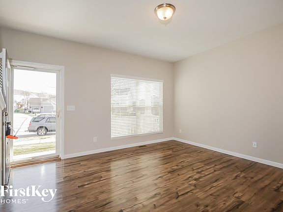 3rd image of 121 Siena Dr