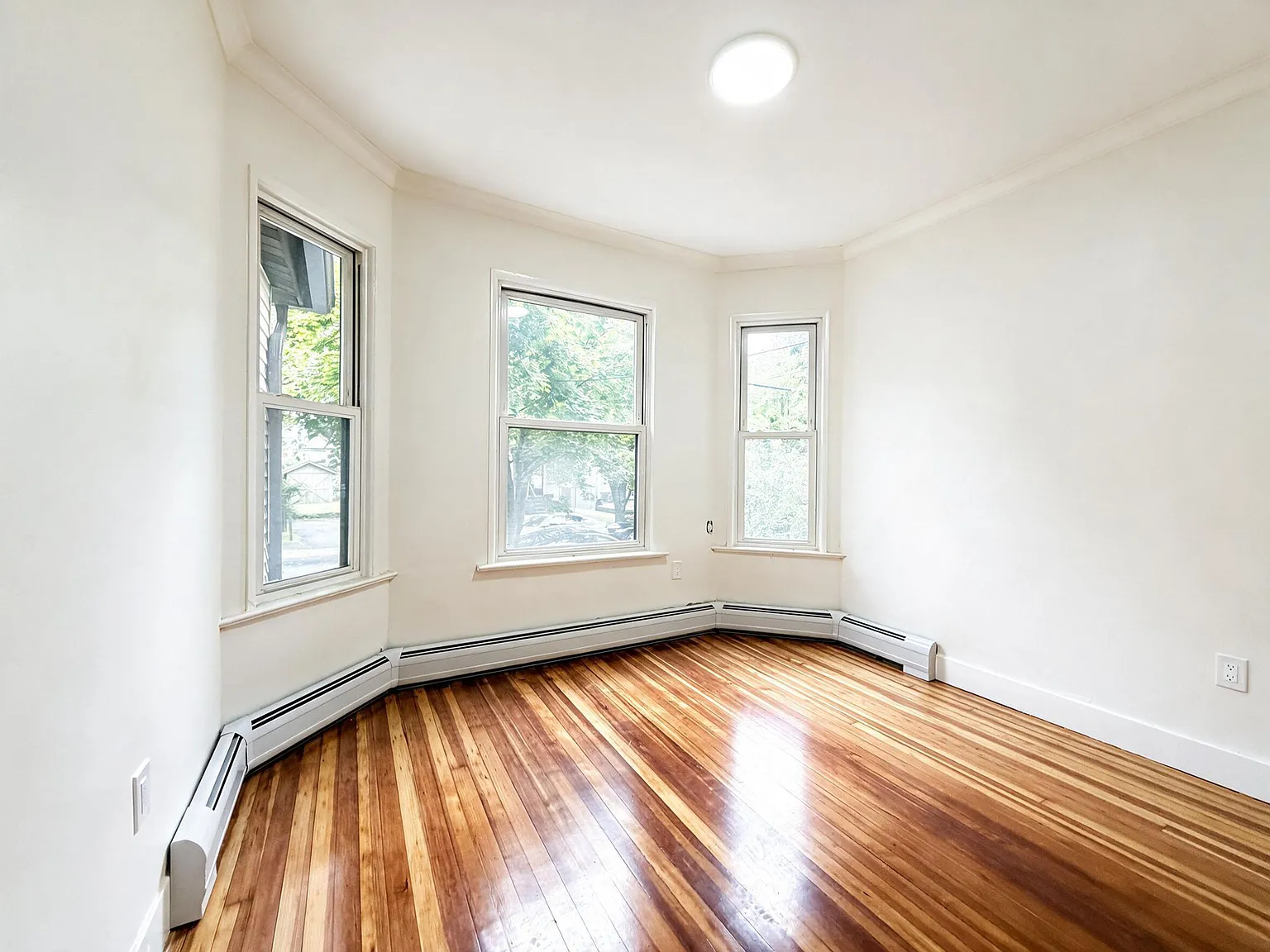 4 bed, $3,750 — Photo 1