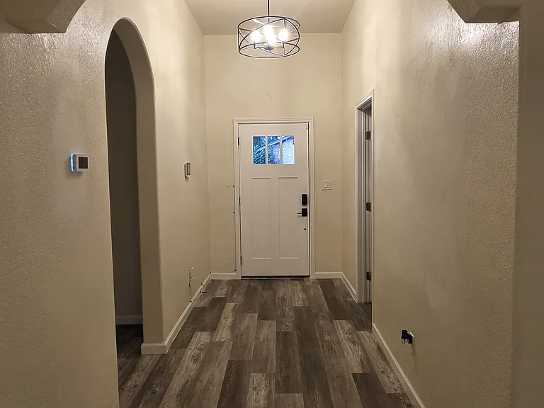 215 N Polaris — Photo 2