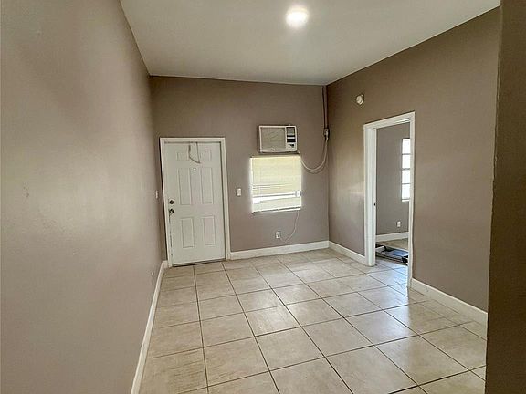 3rd image of 424 NW 15th Ter