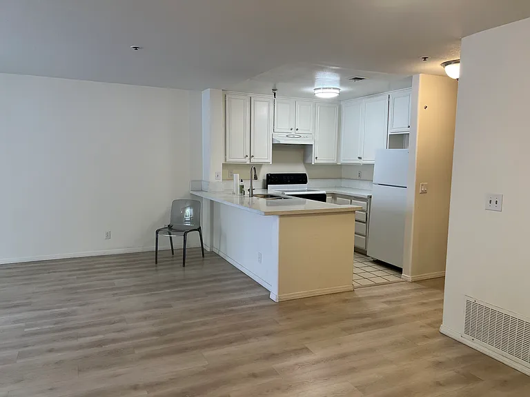 121 S Hope St #319 — Photo 23
