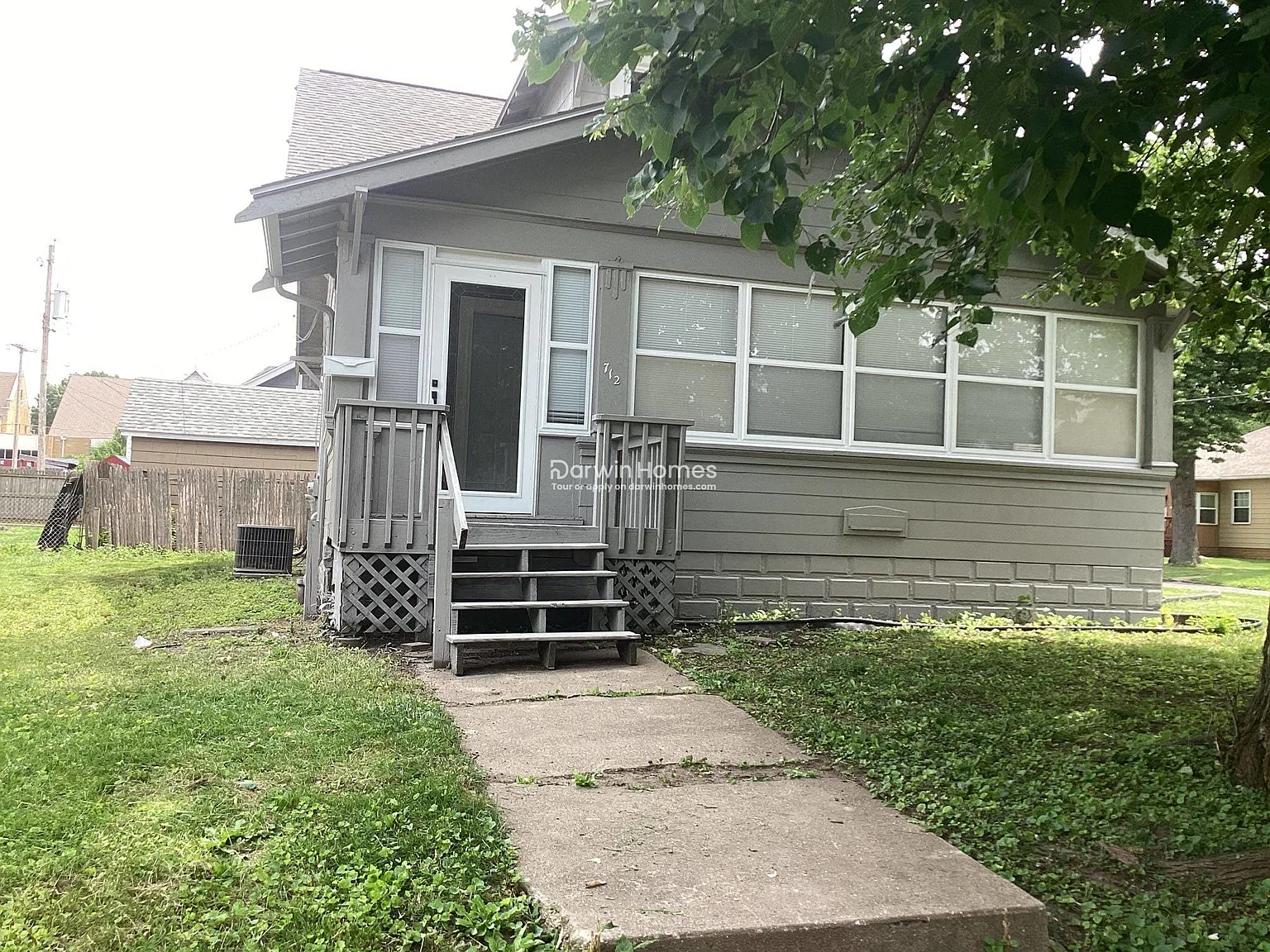 712 Summer St photo 1