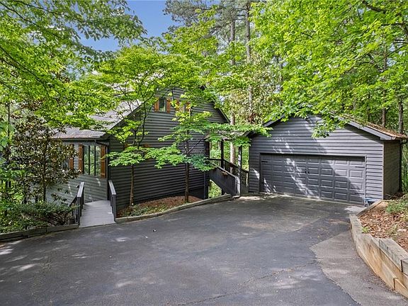 3rd image of 1888 Valley View Dr
