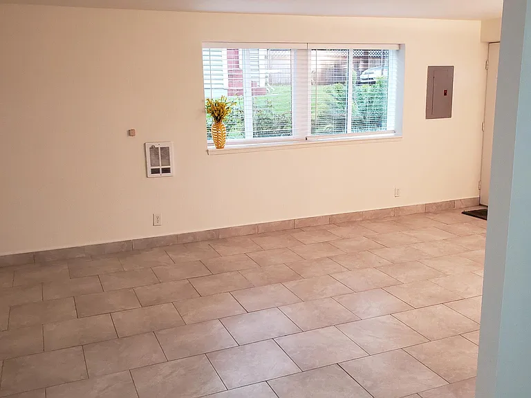 2322 Hoyt Ave #1 — Photo 3