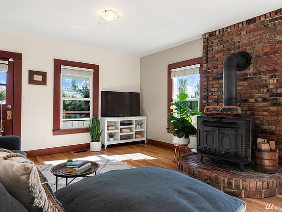 5th image of 3109 Laurelwood Ave