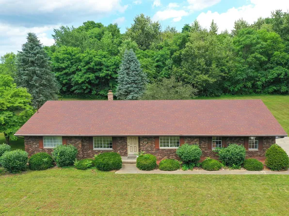 3021 E Riverside Rd, Buchanan, MI 49107