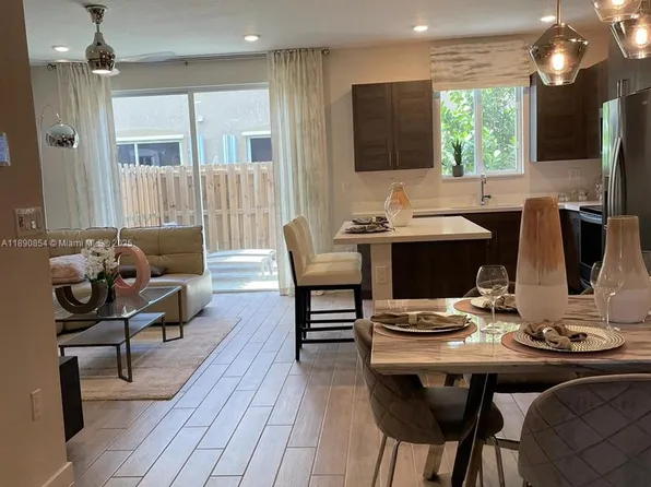 2423 SE 11th St, Homestead, FL 33035