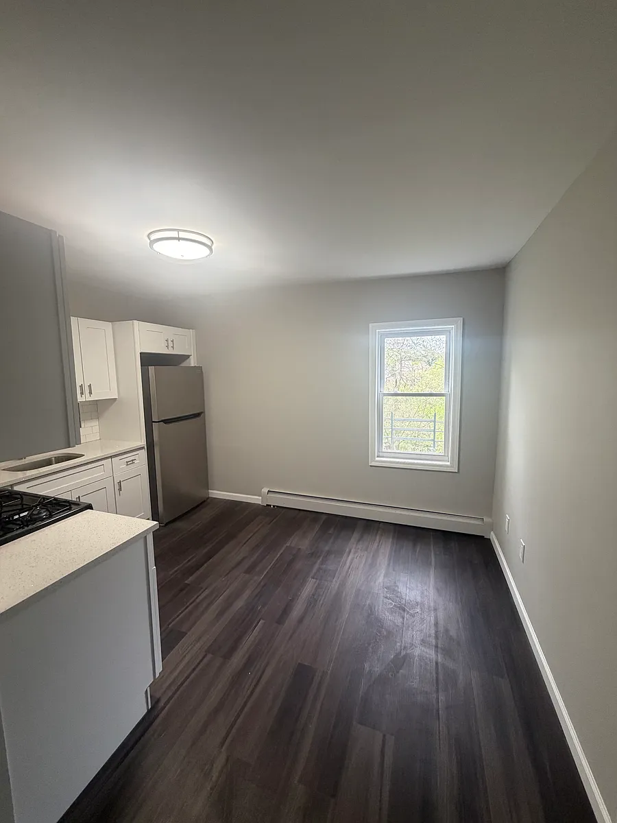 Building Photo - 73 York Ave #2