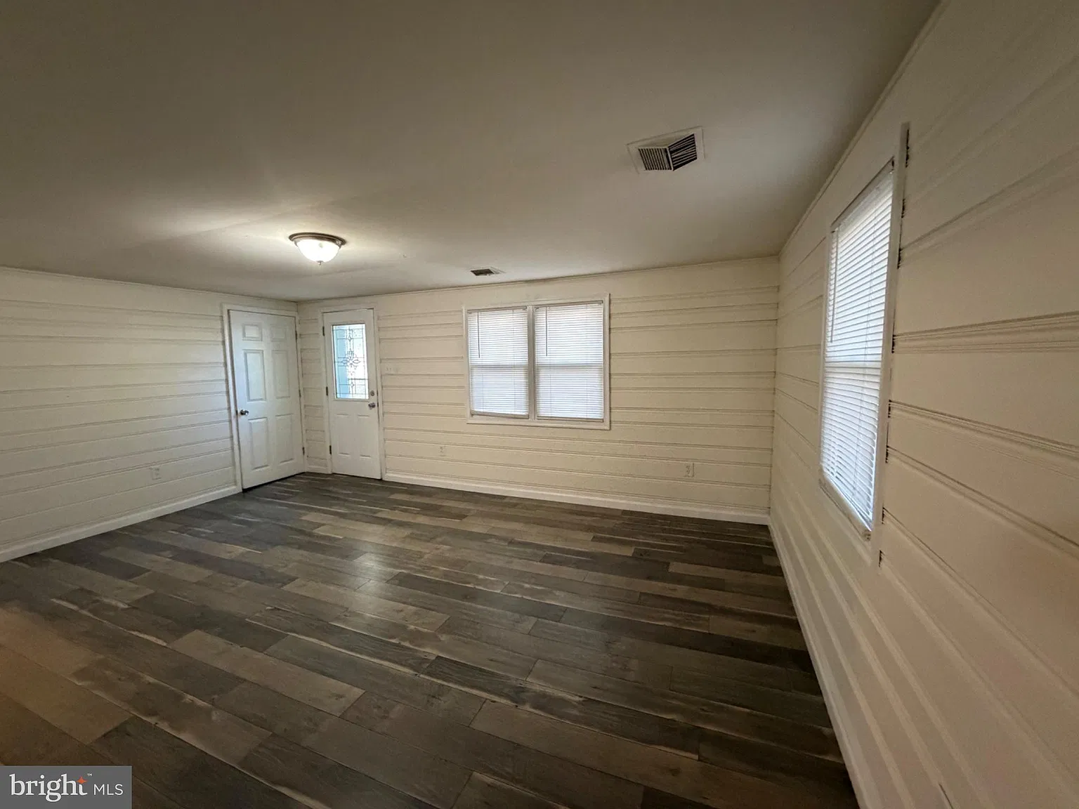 4 bed, 1.0 bath, 1388 sqft, $2,250 — Photo 3