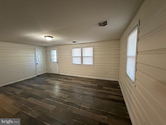 3rd image of 7 Lilac St
