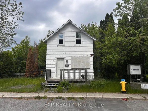 139 Charles St, Carleton Place, ON K7C 2Y4