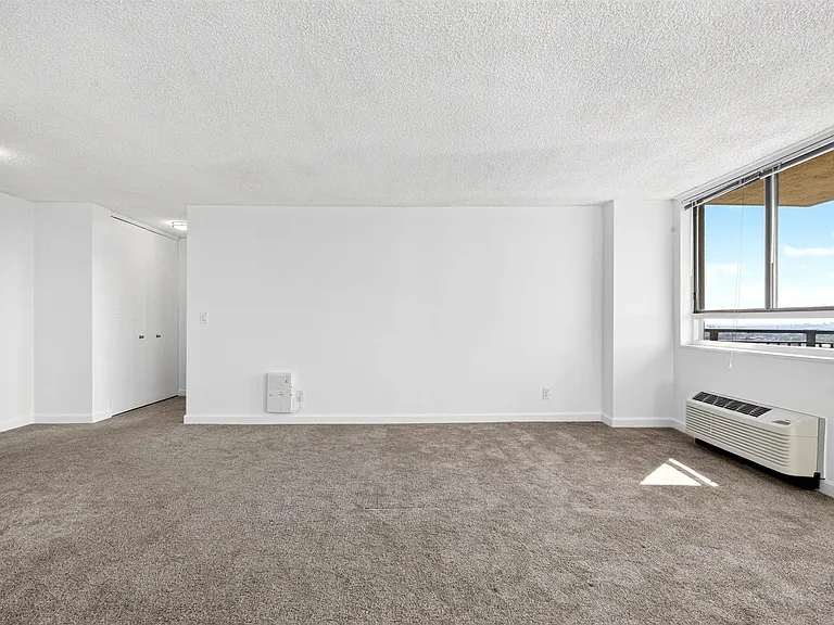 100 Manhattan Ave #1902A — Photo 3