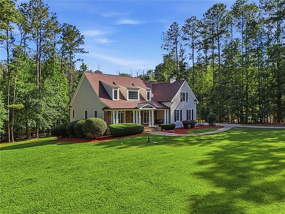 3rd image of 3663 Walden Ln