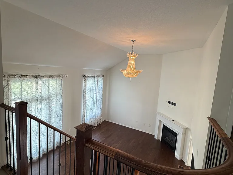 235 Apple Hill Cres — Photo 5