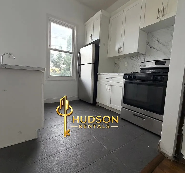 48 Gates Ave #2