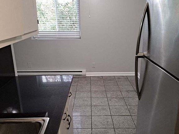 2nd image of 550 Harding Pl APT B110