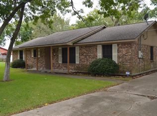 111 Sue Ln, Highlands, TX 77562