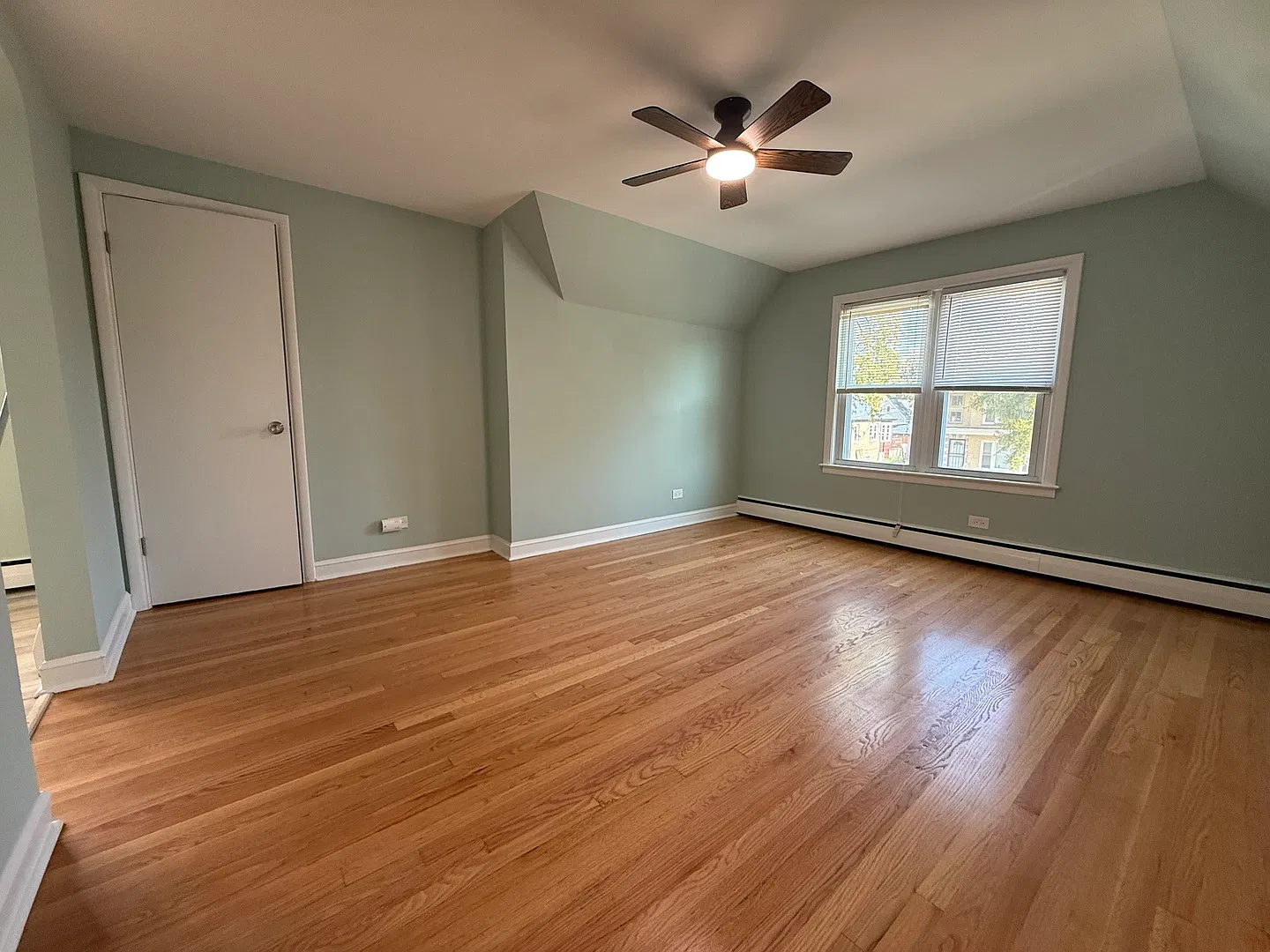 2 bed, 1000 sqft, $1,500 — Photo 2