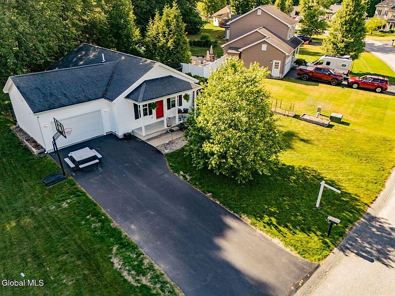 2nd image of 5 Charlton Lane