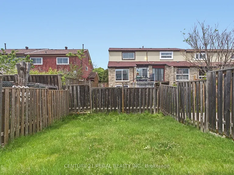 28 Newdawn Cres — Photo 33