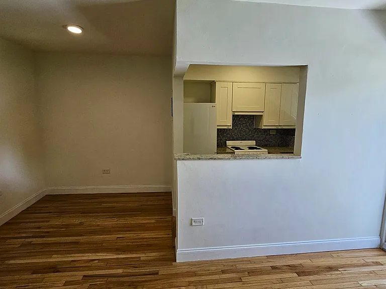 9005 NE 8th Ave #8 — Photo 3