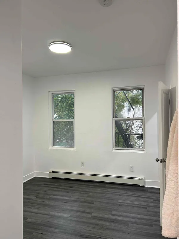 3 bed, $2,400 — Photo 4