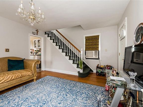 4th image of 1545 Robertson Pl