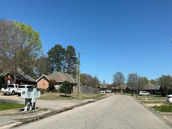 5th image of 8400 English Oak Loop