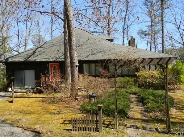 1136 Reed Dr, Urbanna, VA 23175
