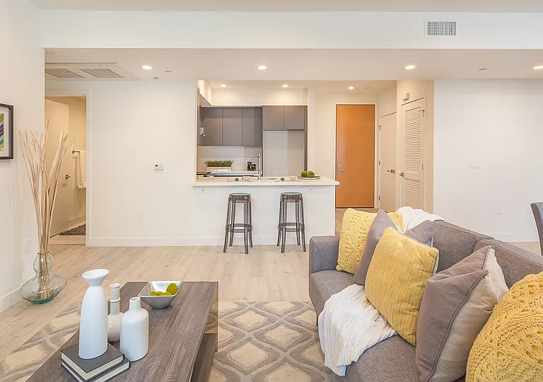 11269 Camarillo St #405 — Photo 4