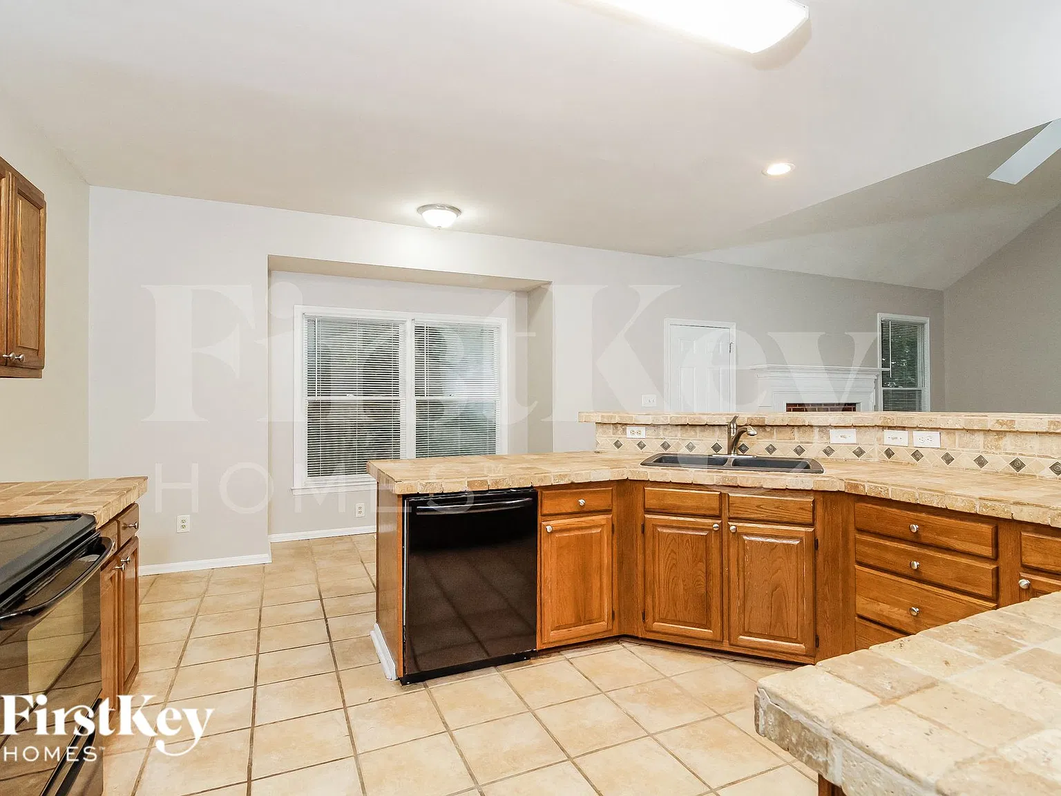 4 bed, 2.5 bath, 2854 sqft, $2,805 — Photo 4