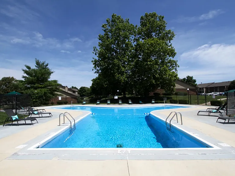 Cross Lakes Apartments — Photo 17