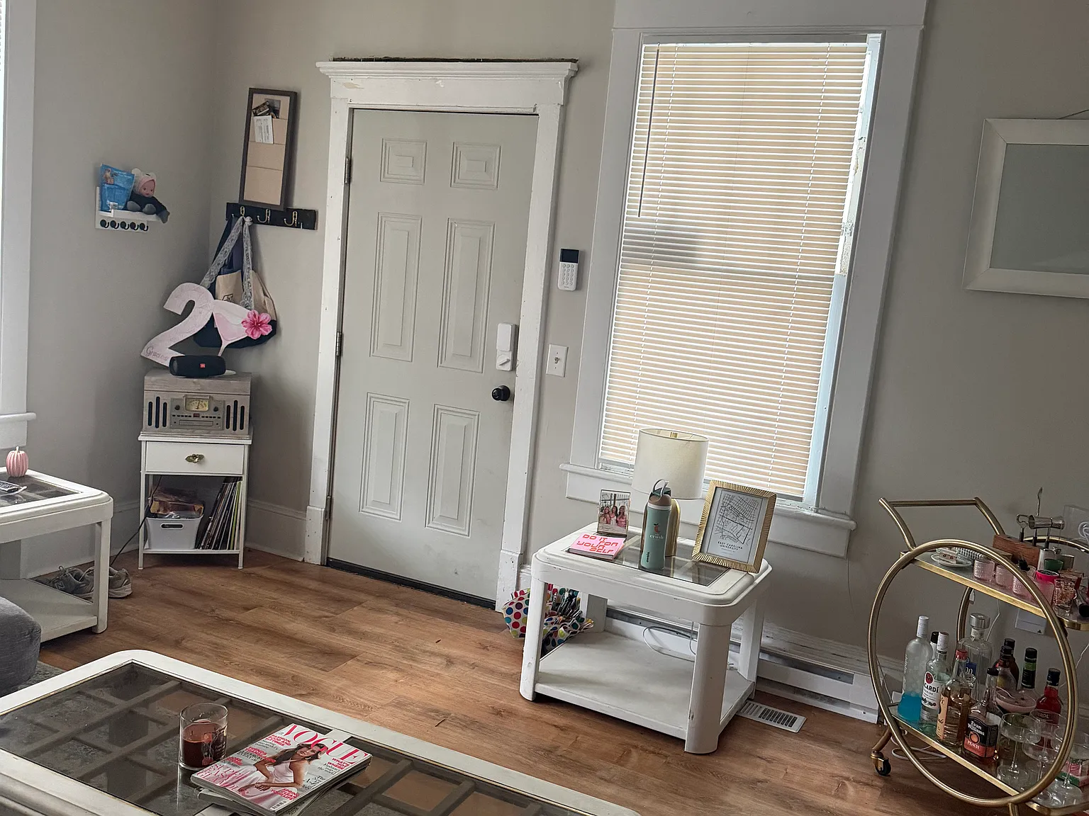 5 bed, 2200 sqft, $4,000 — Photo 2