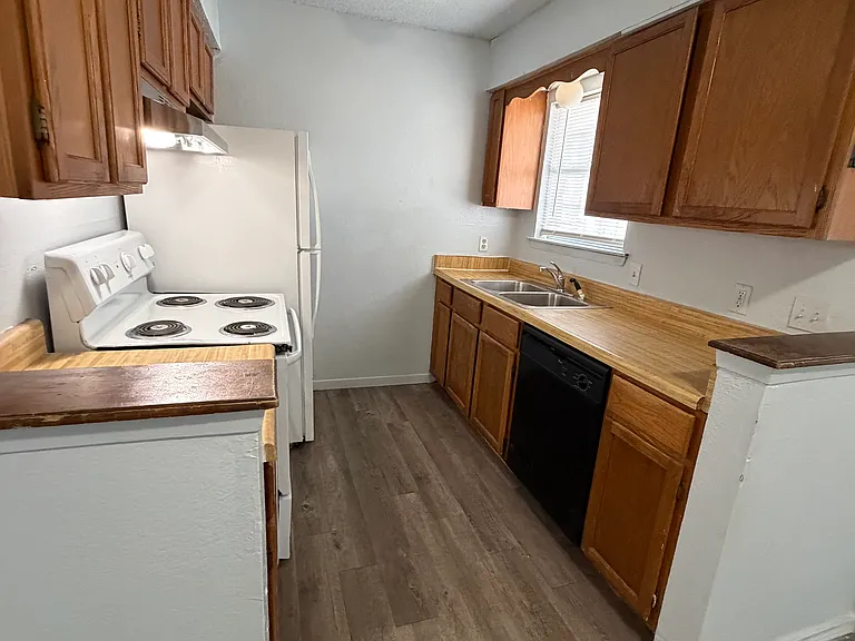 320 S Center St #108 — Photo 5