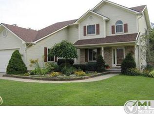 2531 Lansbury Dr, Waterford, MI