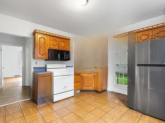 2nd image of 1223 Ximeno Ave #4