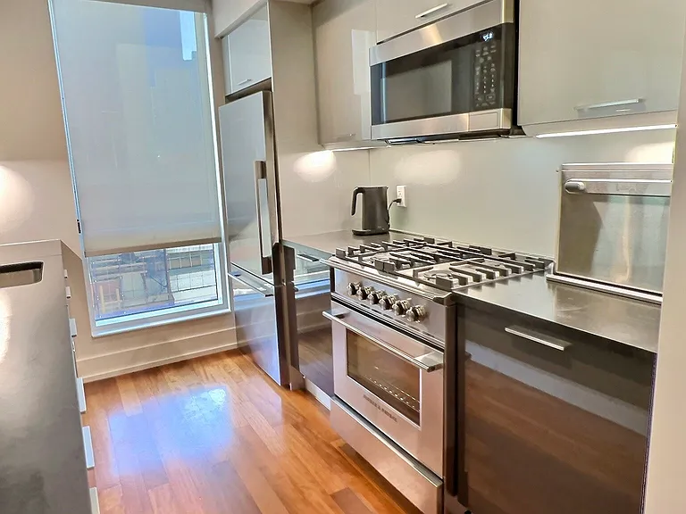 350 W 42nd St #10G — Photo 5