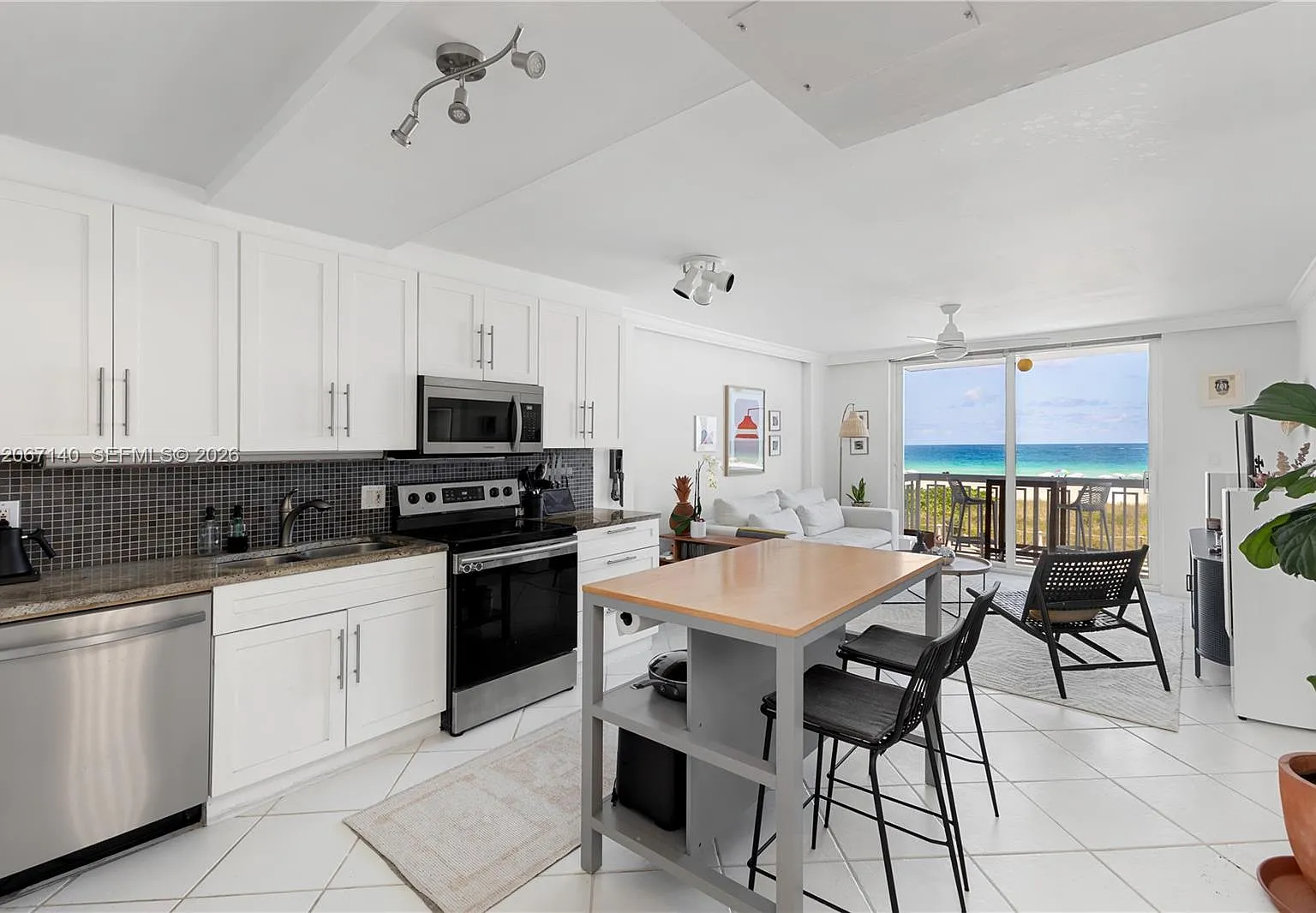 The Presidential Condo — Photo 4