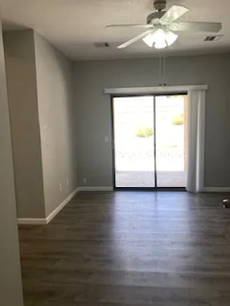 3 bed, 1707 sqft, $2,450 — Photo 4