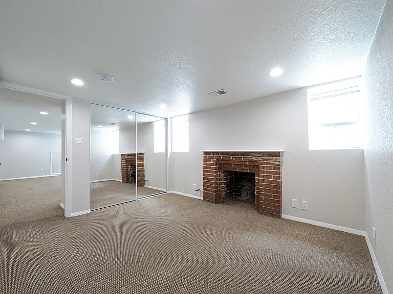 468 S Clarkson St — Photo 19