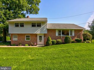 165 Valley Rd, Lancaster, PA 17601
