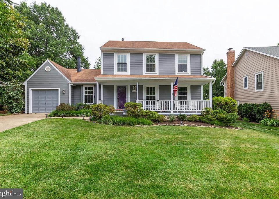 Curb appeal, fantastic interior, & location!!!