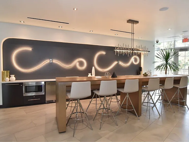 360 Luxury Apartments — Photo 16