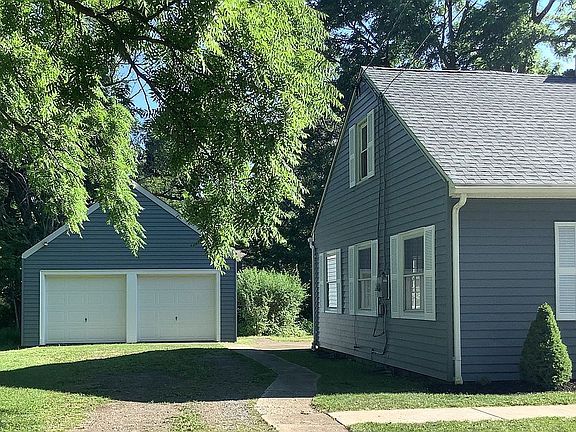 5th image of 154 Girard Ave