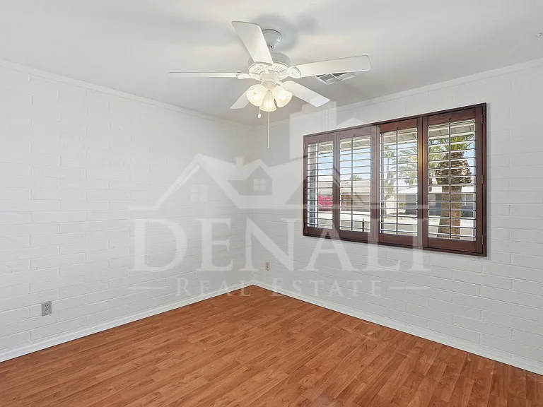 10747 W Hope Dr — Photo 17