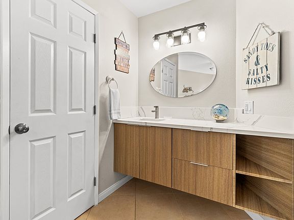 2nd image of 3630 Bayside Ln APT 1